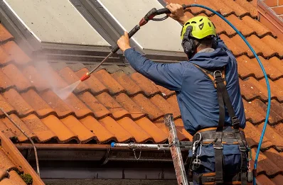 Démoussage et hydrofuge de toiture à Aresches